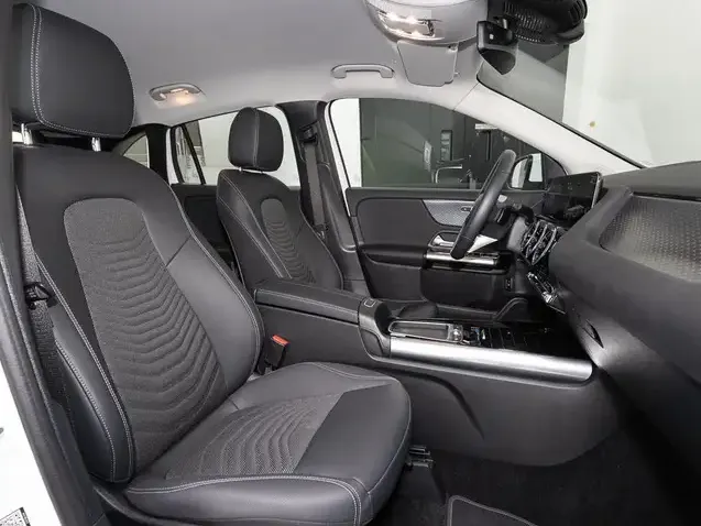 Mercedes-Benz GLA 220