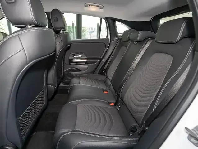 Mercedes-Benz GLA 220