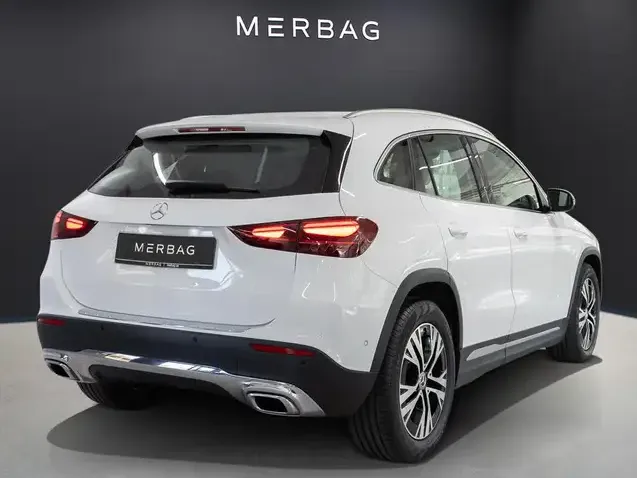 Mercedes-Benz GLA 220