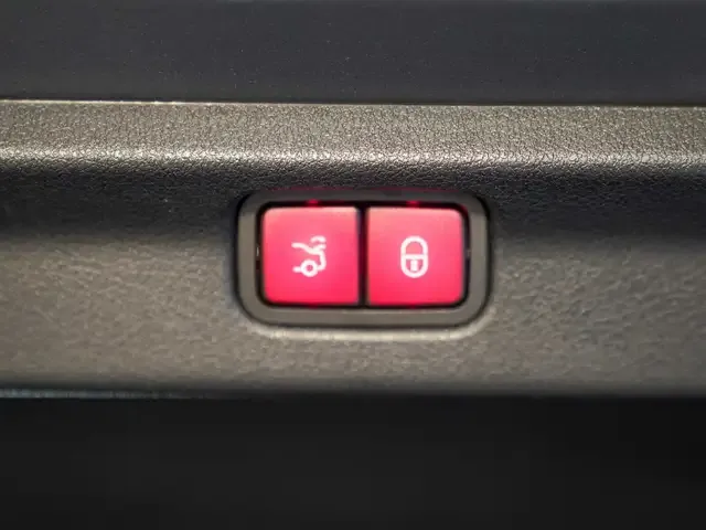 Mercedes-Benz EQE 43