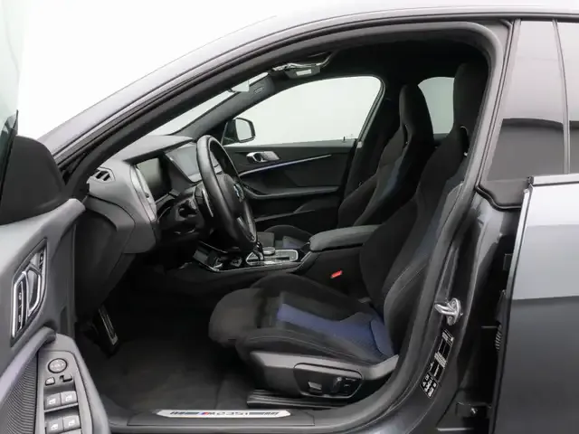 BMW 235