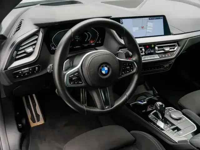 BMW 235