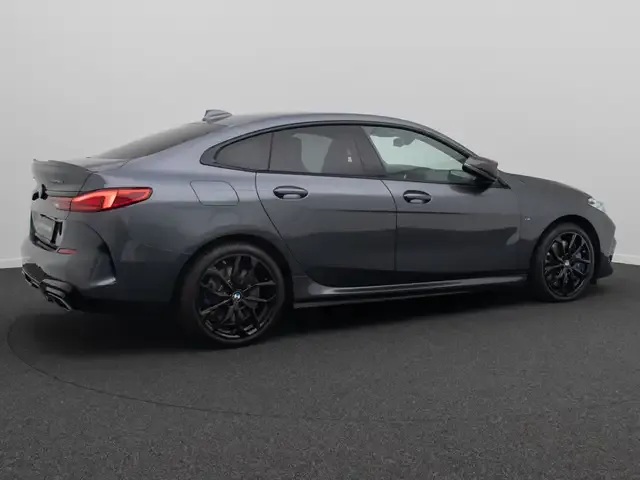 BMW 235