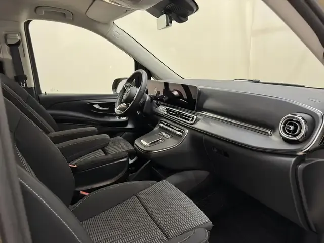 Mercedes-Benz V 220