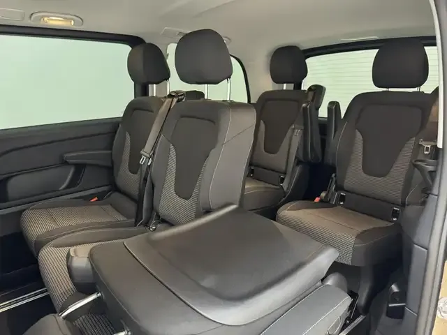 Mercedes-Benz V 220