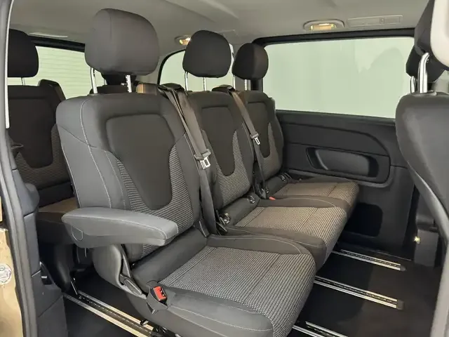 Mercedes-Benz V 220