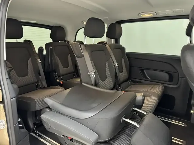 Mercedes-Benz V 220