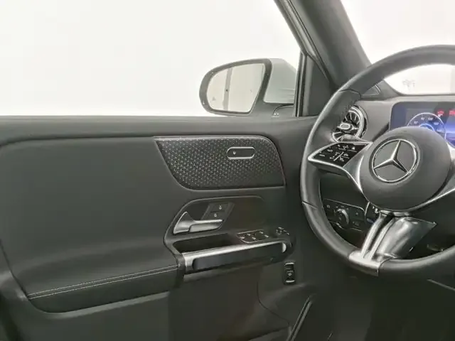 Mercedes-Benz EQB 300