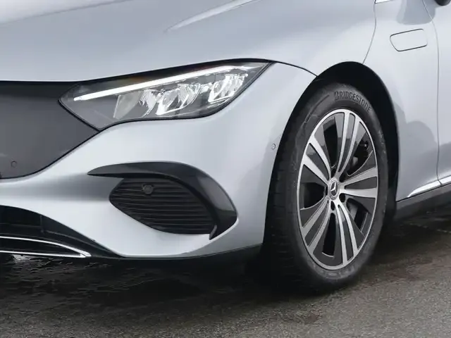 Mercedes-Benz EQE 300