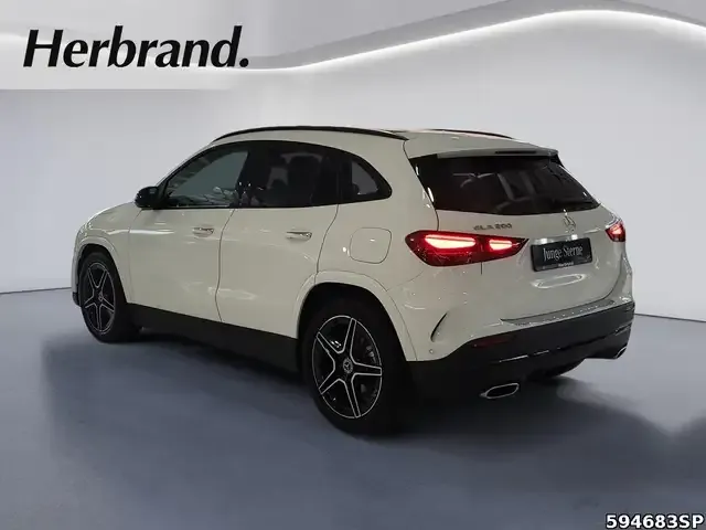 Mercedes-Benz GLA 200