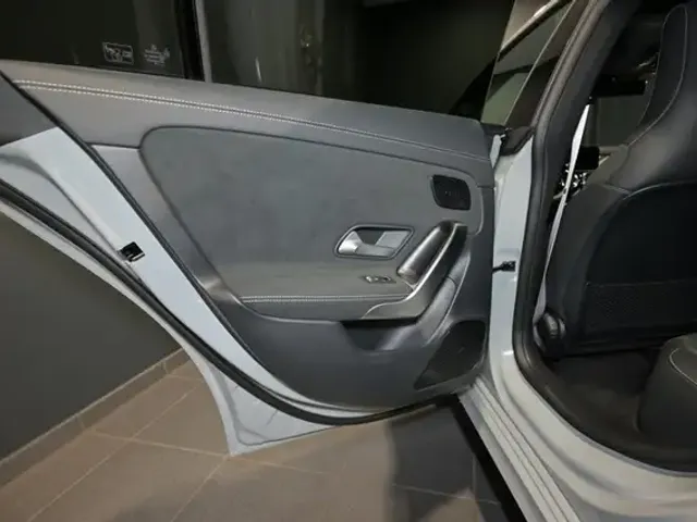 Mercedes-Benz CLA 180