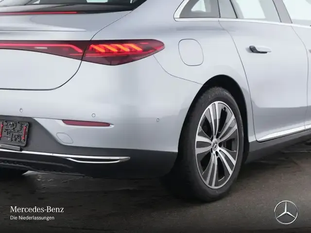Mercedes-Benz EQE 300