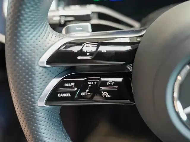 Mercedes-Benz EQE 300