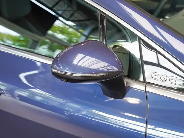 Mercedes-Benz EQE 300