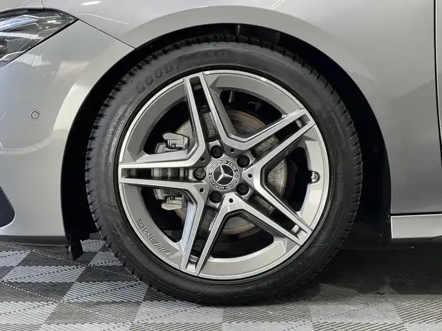 Mercedes-Benz CLA 180