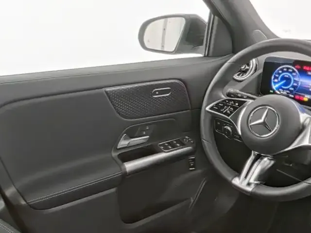 Mercedes-Benz EQA 300