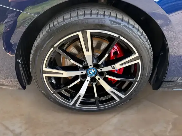 BMW i5