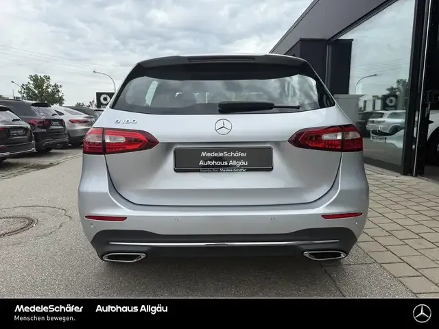 Mercedes-Benz B 180