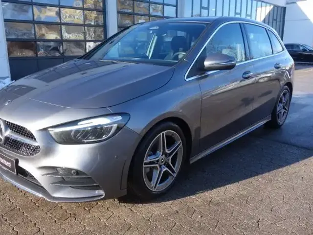 Mercedes-Benz B 220