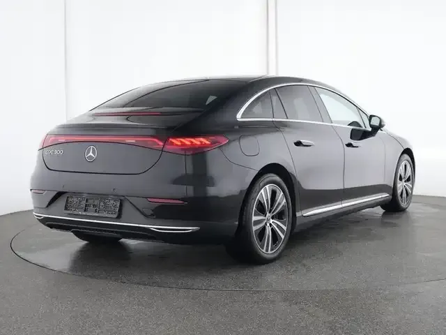 Mercedes-Benz EQE 300