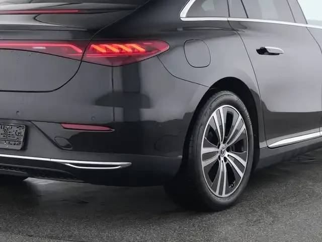 Mercedes-Benz EQE 300
