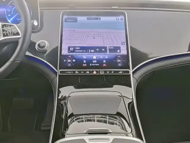 Mercedes-Benz EQE 300