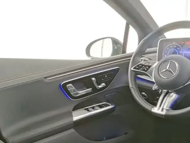 Mercedes-Benz EQE 300