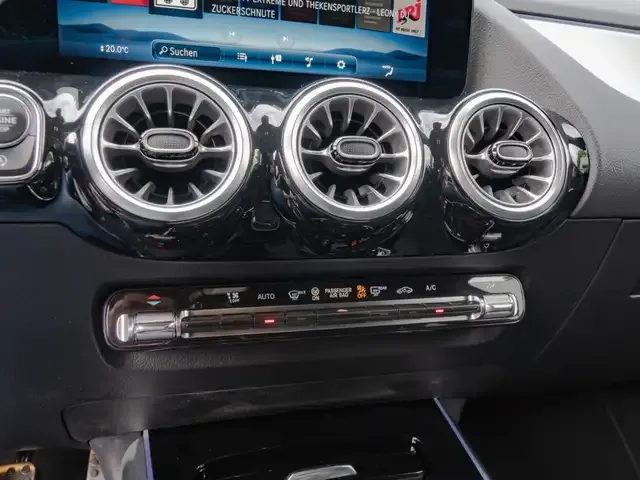 Mercedes-Benz GLA 220