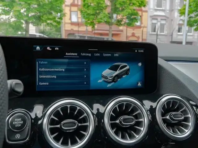 Mercedes-Benz GLA 220