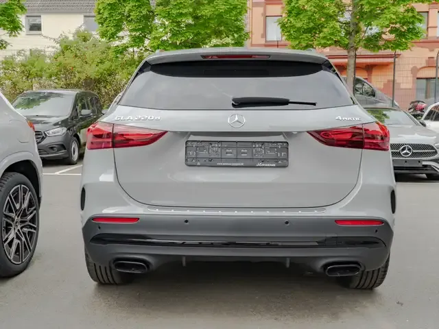 Mercedes-Benz GLA 220