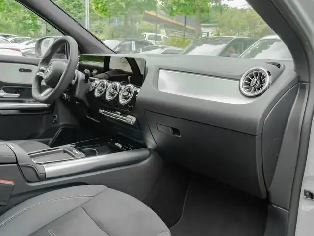 Mercedes-Benz GLA 220