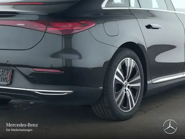 Mercedes-Benz EQE 300