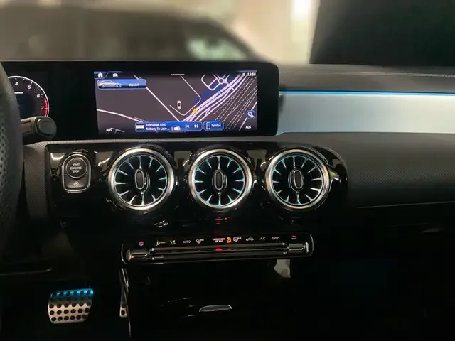 Mercedes-Benz CLA 180