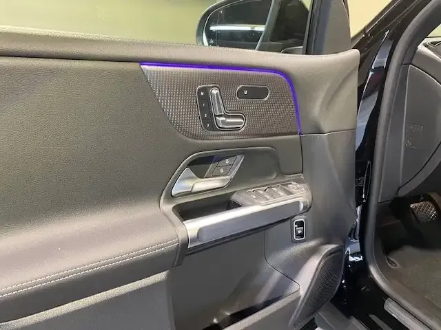 Mercedes-Benz EQB 300