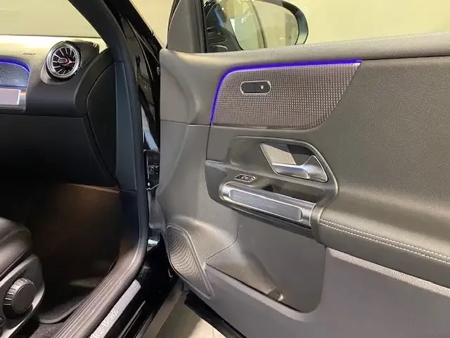 Mercedes-Benz EQB 300