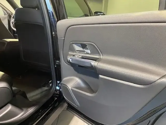 Mercedes-Benz EQB 300