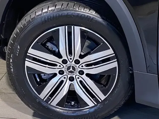 Mercedes-Benz EQB 300