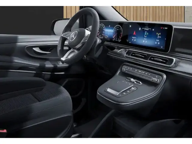 Mercedes-Benz V 220