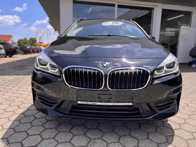 BMW 225