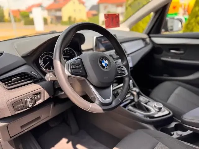 BMW 225