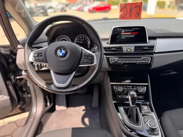 BMW 225