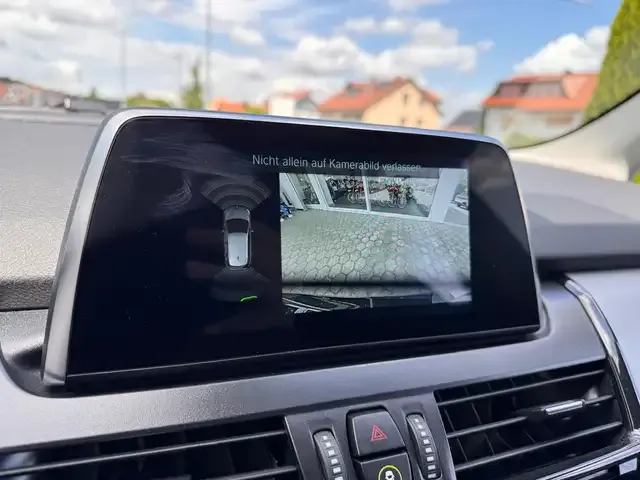 BMW 225