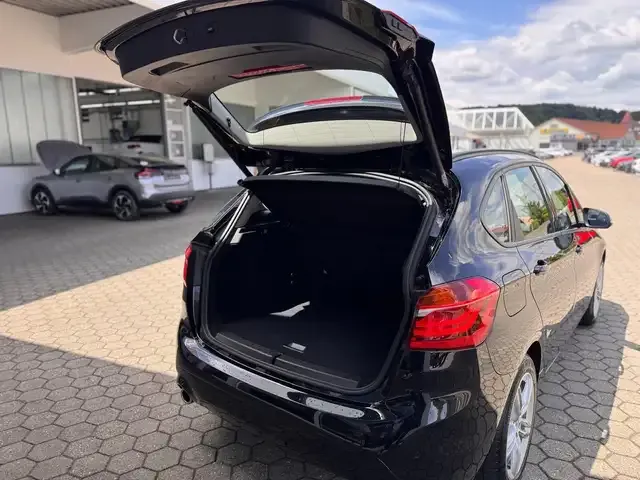 BMW 225