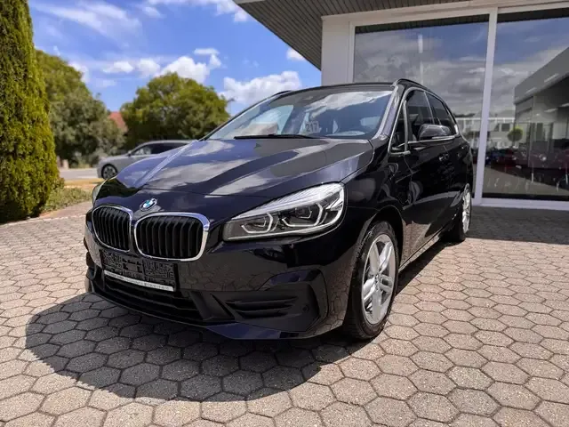 BMW 225