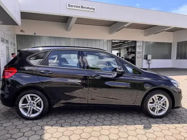 BMW 225