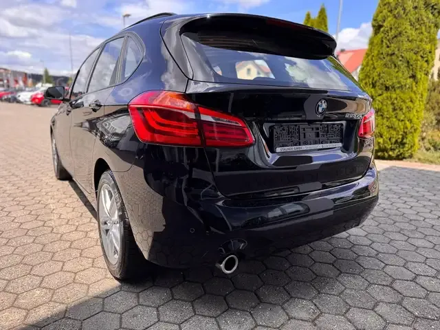 BMW 225