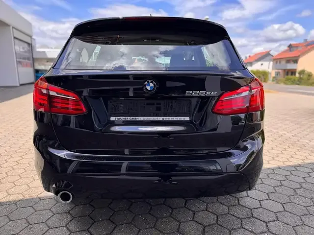BMW 225