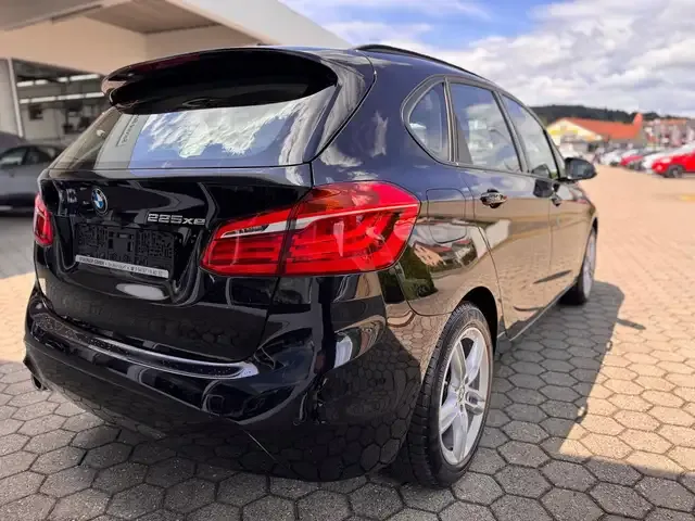 BMW 225