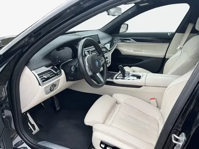 BMW 745
