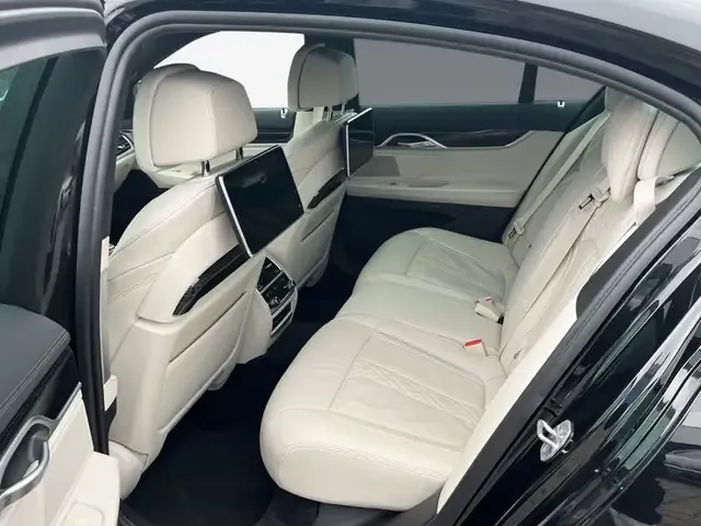 BMW 745